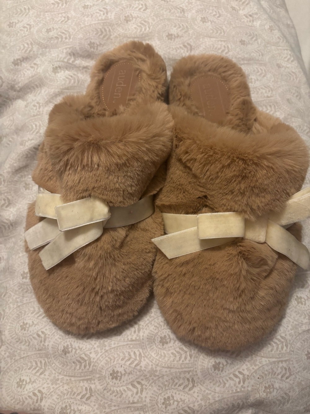 Auden Plush Faux-Fur Bow Slide Slippers in Camel size L (9/10)